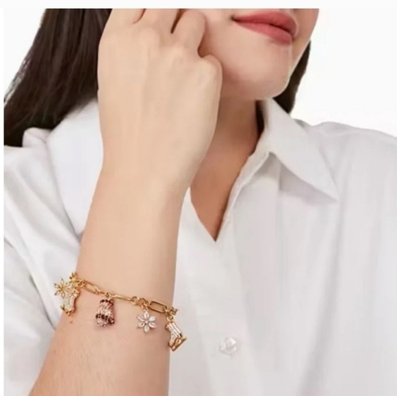 🔹️ Kate Spade🔹️ Snowflake Charm Bracelet $169 ✨️❄️ - Picture 2 of 6